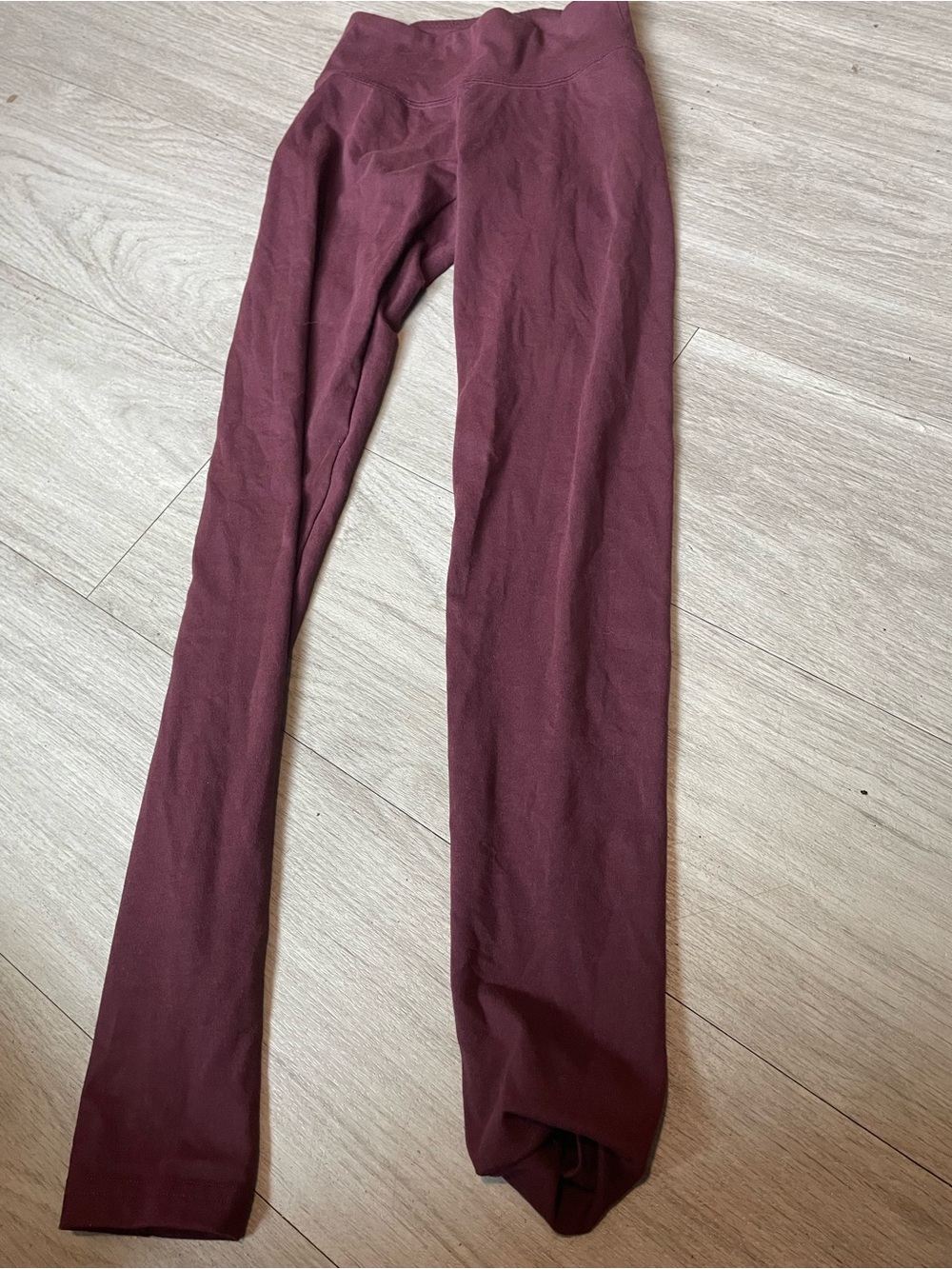 High-Rise Leggings in Deep Wine